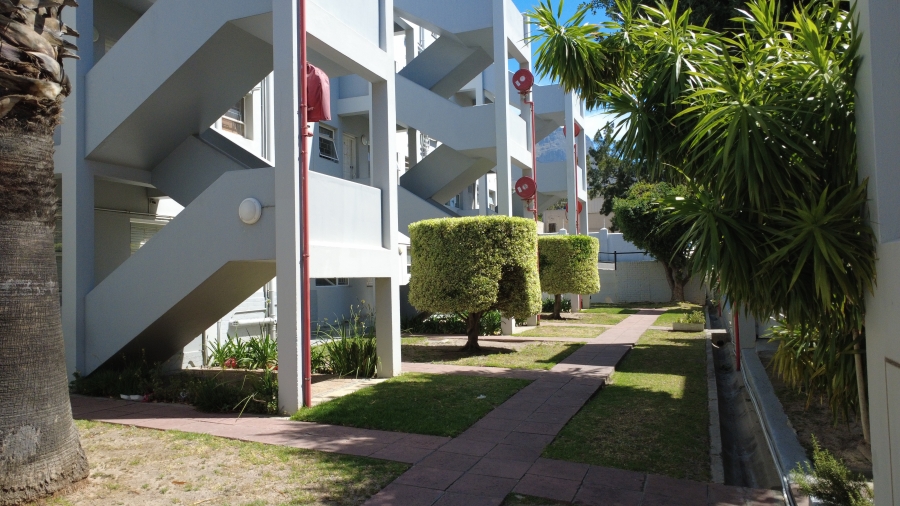 To Let 2 Bedroom Property for Rent in Zonnebloem Western Cape